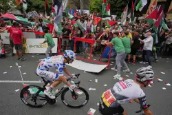 Anti-Israel protests turn Spanish Vuelta cycling race into a diplomatic battleground