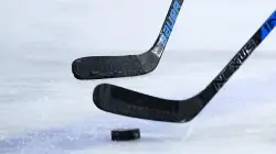 Men’s hockey: Gophers snap losing streak by beating Notre Dame