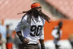 Jadeveon Clowney signing with Cowboys after thrilling win over Giants to fill Micah Parsons void